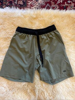 LEG3ND workout shorts Size M